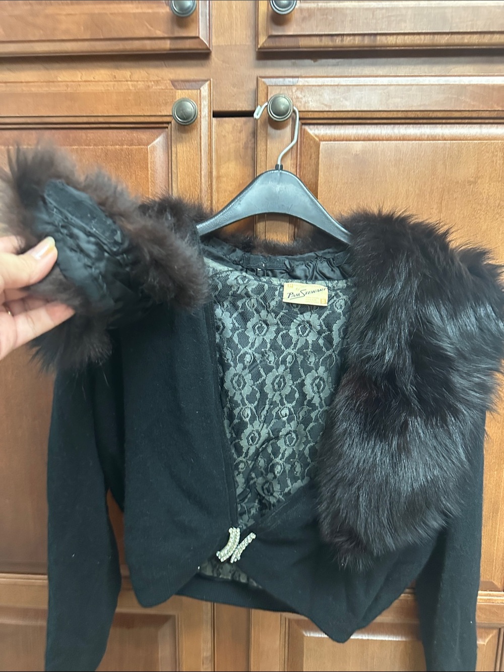 Pam Stewart  Black Cropped Lace-Back Cardigan,Jeweled Clasp-mink collar Vintage - Picture 7 of 7